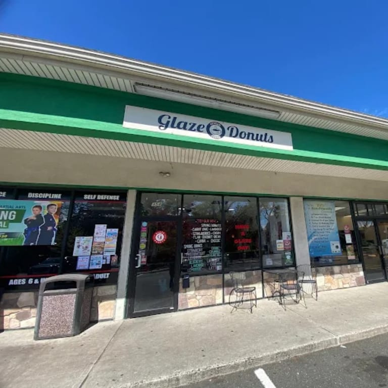 📍 Glaze Donuts – New Milford